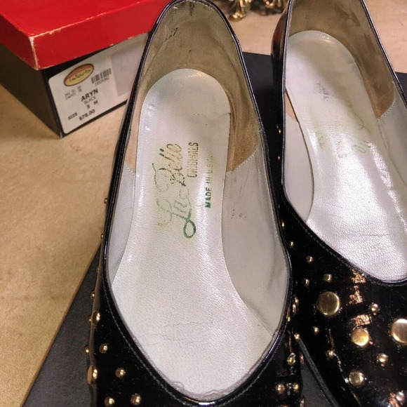 La Belle Original sz 5 B Black Leatherette Gold Accents - Picture 3 of 6